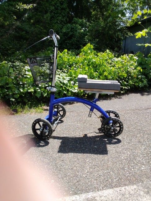 Knee Rover -Knee Scooters