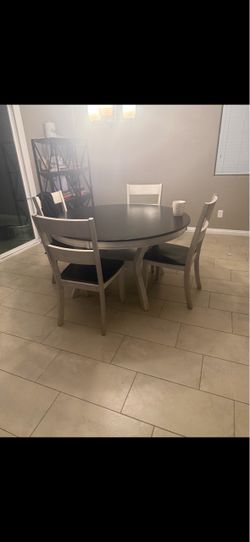 COFFEE TABLE WITH 4 CHAIRS