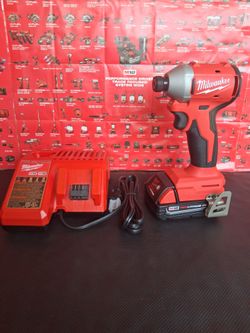 MILWAUKEE M18 18V LITHIUM-ION COMPACT BRUSHLESS CORDLESS 1/4-IN. IMPACT DRIVER KIT WITH (1) 2.0 AH BATTERY AND CHARGER INCLUDED