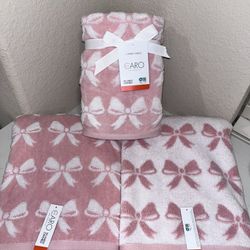 4-NWT CARO HOME PINK BOW DESIGN REVERSIBLE TOWEL SET