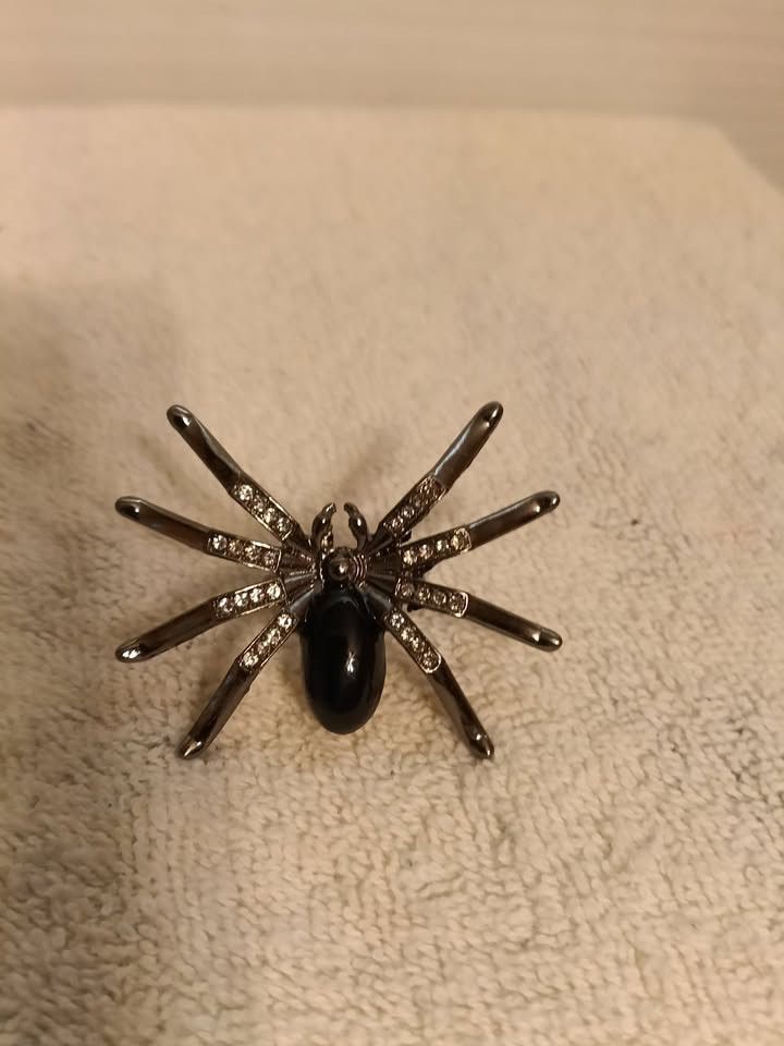 8 1/2 Spider Ring
