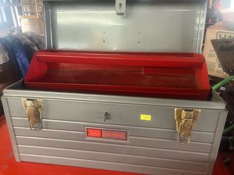 Craftsman toolbox with tray
