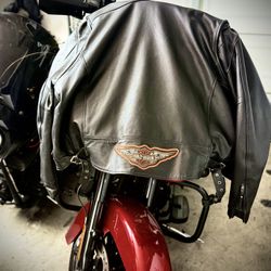 The Harley-Davidson Black Leather Jacket in XXL size is a symbol of American legend