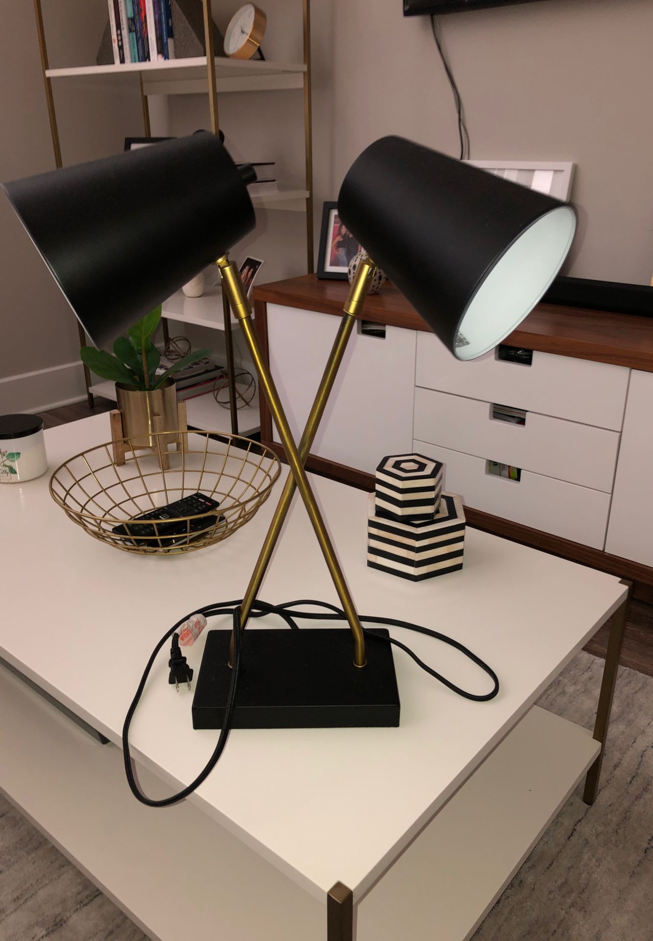 Table lamp