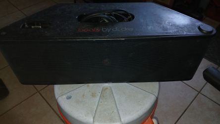 Beats by Dr. Dre Beatbox Portable Speaker / iPod Dock