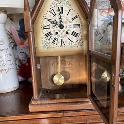Absolutely Beautiful Vintage New England Clock Company Steeple Clock