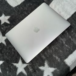 Mac Book Air Model A2337