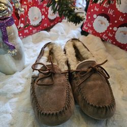 Ugg Dakota Women Size 8