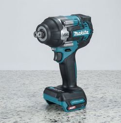 ​Brand new in box! Makita 40V max XGT Brushless 1/2" Mid-Torque Impact Wrench (GWT08Z)
