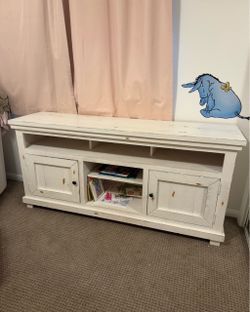 Tv stand / media console