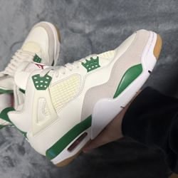 Jordan 4 SB Pine Green 