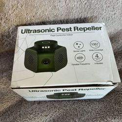 Pest Repellent Indoor Rodent Repellent Ultrasonic Plug in 4 Modes Ultrasonic Pest Repeller