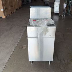 Clearance 70 lbs NSF natural gas Deep fryer 103966L0310