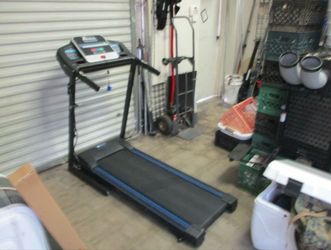Used Xterra Folding Treadmill With Manual Incline ( Read the Description )
