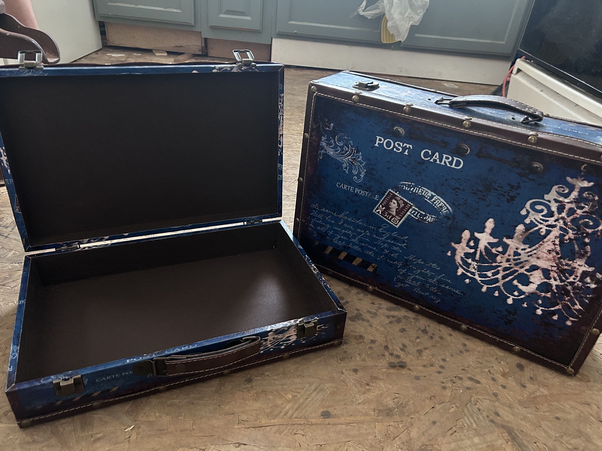 Vintage Luggage Decor 
