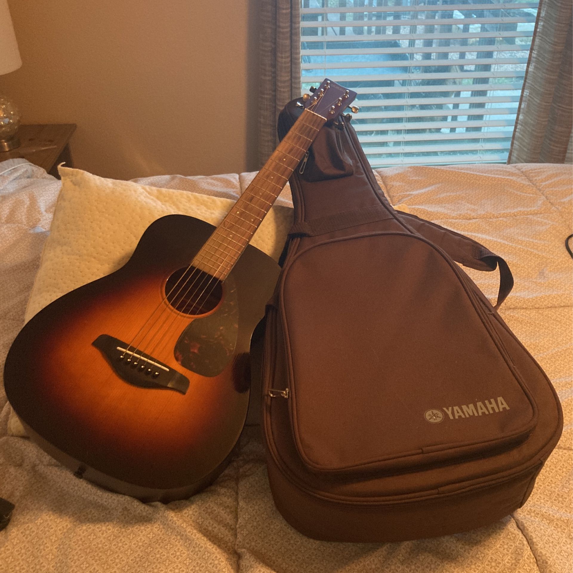 Acoustic Yamaha Guitar  Yamaha guitar backpack/case