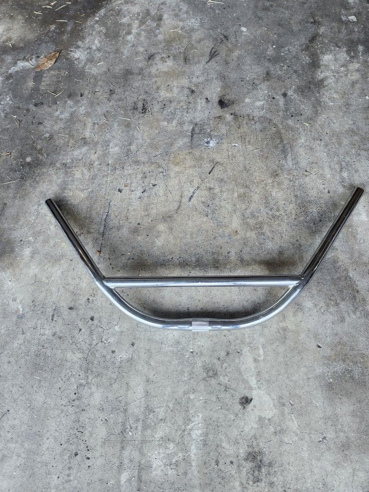 Clean Chrome Cruiser Bars With Cross Bar