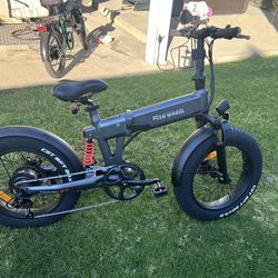 5TH Wheel. Fat Tire E a bike Bike