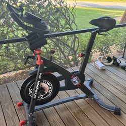 Schwinn IC4 Indoor Cycling Bike (Bluetooth) – Console Screen Not Working – Priced to Sell