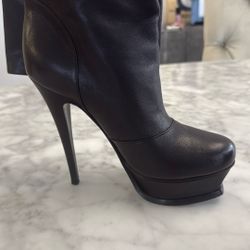 YSL   Authentic  Tribute Black Leather Boots