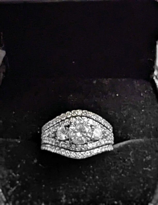 Beautiful Total 3k Diamond Wedding Ring And Men's Band