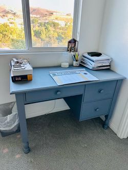 Desk for sale only $35 (height 29”*Length3’10”*width 23”)