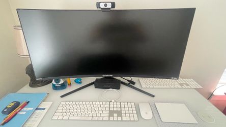 Curved monitor