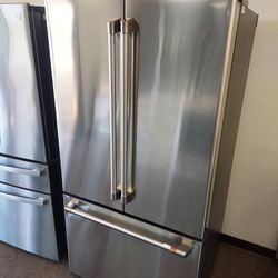 GE Café 23cu.ft Counter-Depth Refrigerator