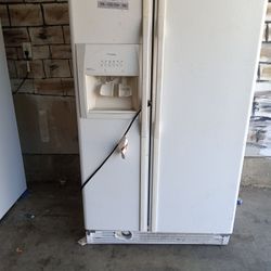 Whirlpool. REFRIGERATOR  SIDE  BY. SIDE.    30$