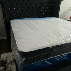 NEW KING PLUSH PILLOW TOP MATTRESS WITH BOX SPRING