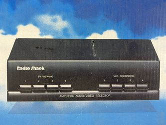 Radio Shack 4 In / 2 Out Audio / SD Video  Game Selector / Switcher Box