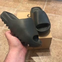 Yeezy Slides “Dark Onyx”