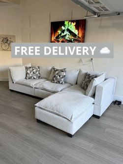 •Free Delivery• Light Gray Sectional Couch