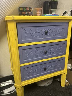 Unique Vintage Wall Point Drawer Dresser