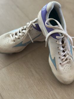 Softball Cleats - Girls Mizuno