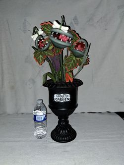 Hyde And Eek Faux Large Creepy Carnivorous Halloween Decor Plant In Excellent New Condition