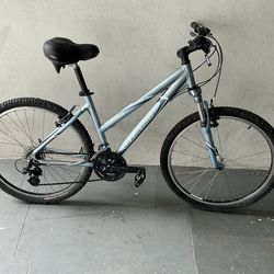 BICYCLE GIANT 21 SPEED SIZE 26 BRAND NEW