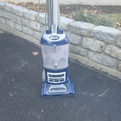 Shark navigator deluxe vaccum