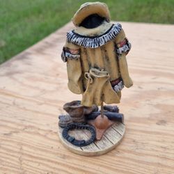 Miscellaneous collectibles are decorative pieces