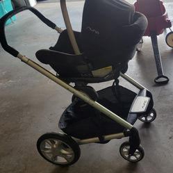 Nuna"s Baby Carseat 