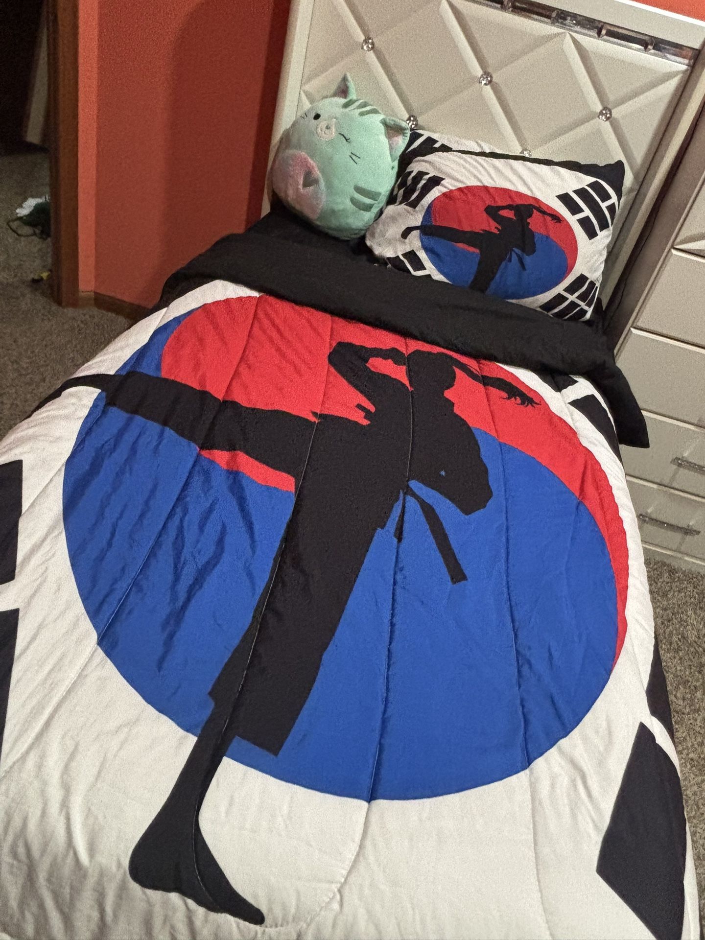 Full Bedroom Set From Ashley’s For Sale