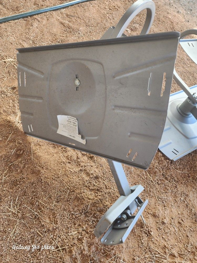 2 Computer/tv Brackets 
