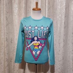 Retro D. C. Wonder Women Winter Workout
Top