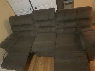Reclining Sofa – Comfortable & Spacious