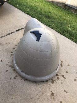 Petmate Indigo igloo dog house Medium for Sale in Richmond, TX - OfferUp