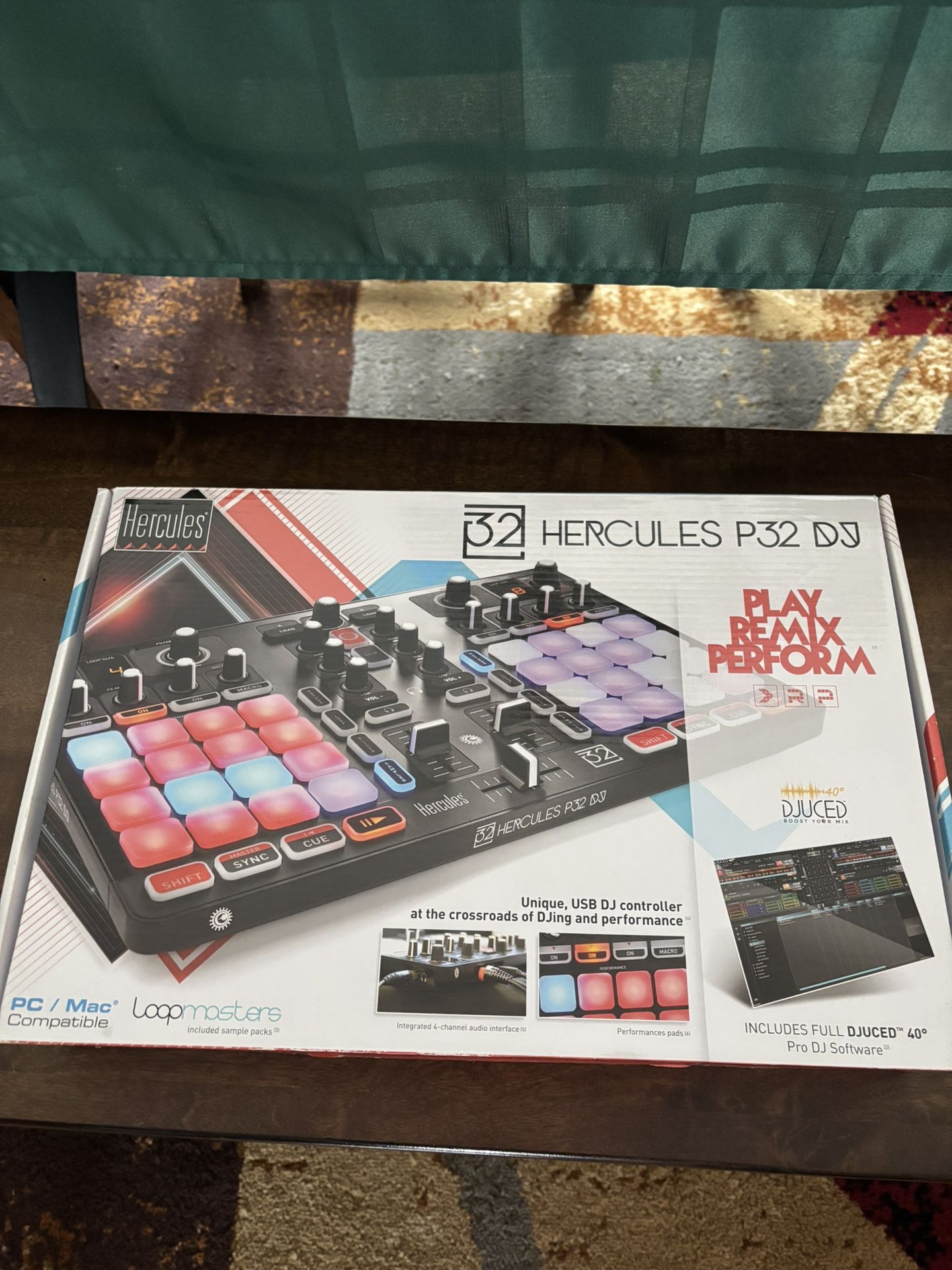 32 Hercules P32 DJ Controller