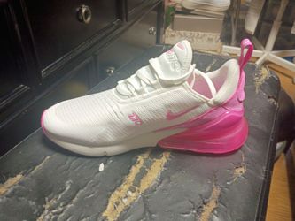 Woman's Nike 10