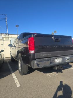 CLEARANCE 2004 CHEVY AVALANCH