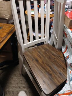 $250 A sturdyTable rectangle with 5chairs