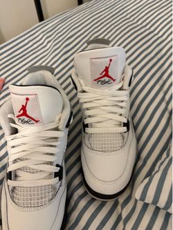 Tennis shoes